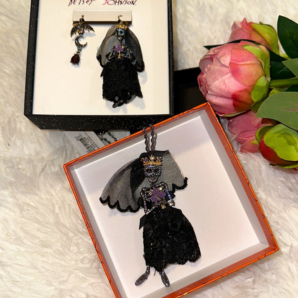 Betsey Johnson bride skeleton black necklace/earrings set
